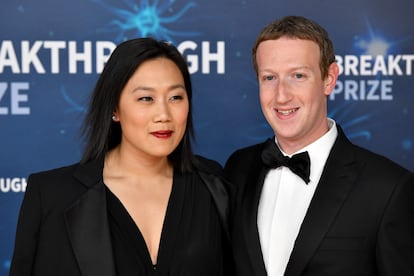 Priscilla Chan and Mark Zuckerberg on the red carpet for the 2020 Breakthrough Prize at NASA Ames Research Center on November 3, 2019 in Mountain View, California.