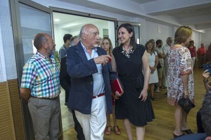 Manuel Vicent y María José Català, en La Vilavella.