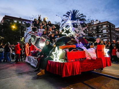 Una de las carrozas que han desfilado en la Cabalgata de Paiporta.