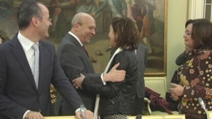 Wert saluda a la consejera de Educación, Cristina Uriarte, durante la reunión que mantuvieron en Madrid el pasado lunes.