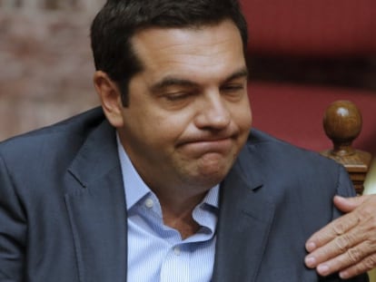 Alexis Tsipras, durante una sesi&oacute;n parlamentaria.