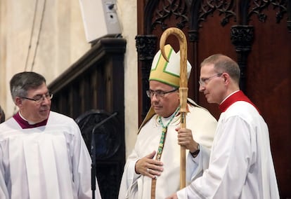 Joan Planellas (centro), durante la ceremonia de Ordenación como obispo de Tarragona en 2019.
