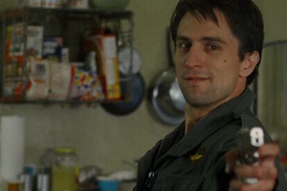 Taxi Driver (1976)

La cita que recuerdas:

- “¿Me estás hablando a mí?”.

La cita textual:

- “¿Hablas conmigo?”.

La escena, aquí.