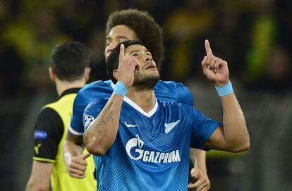 El delantero del Zenit, Hulk celebra su gol, el 0-1 en el partido. 