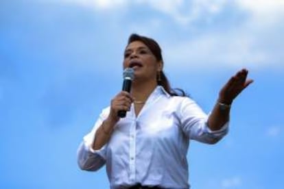 En la imagen, la vicepresidenta guatemalteca, Roxana Baldetti, quien representará a su país en la VII Cumbre de Petrocaribe en Venezuela. EFE/Archivo