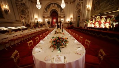 Colocación de la mesa para un baile de Estado.