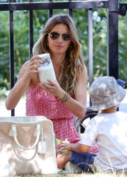 Gisele Bündchen amb un dels seus fills a Boston.