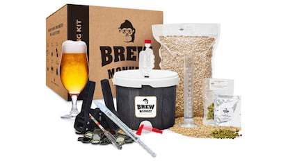 Kit para hacer cerveza artesanal.