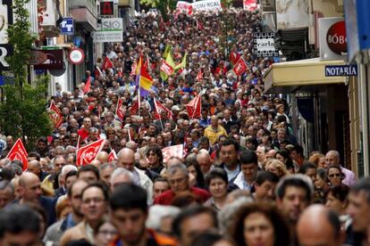 Imagen de la manifestación de ayer en Ferrol en apoyo del sector naval. / Kiko Delgado (EFE)