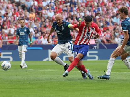 Álvaro Morata en acción durante el partido entre el Atlético de Madrid y el Feyenoord de la segunda jornada de la Champions League.