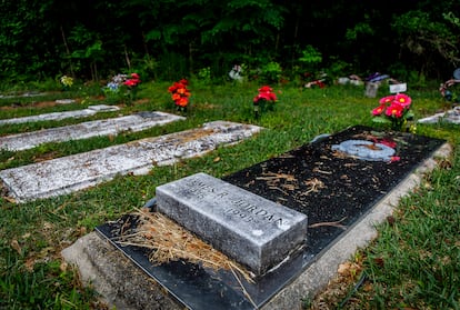 La tumba de James Jordan, el padre de Michael Jordan, asesinado por dos jóvenes que posteriormente robaron su coche.