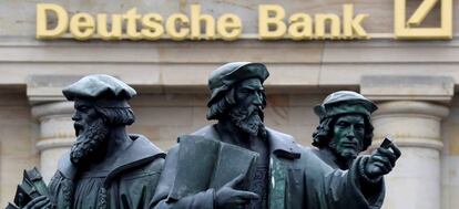 Fachada de una destacada oficina de Deutsche Bank