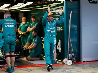 Fernando Alonso, tras los entrenamientos de este sábado en Montmeló.