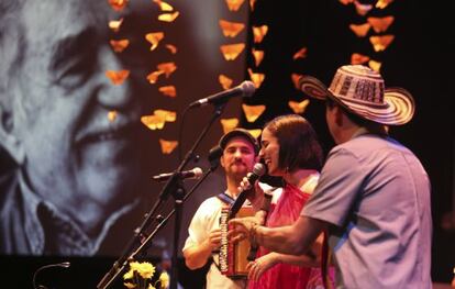 Un momento de la actuaci&oacute;n musical en el homenaje a Gabo de Casa Am&eacute;rica Catalunya ayer en Barcelona. 