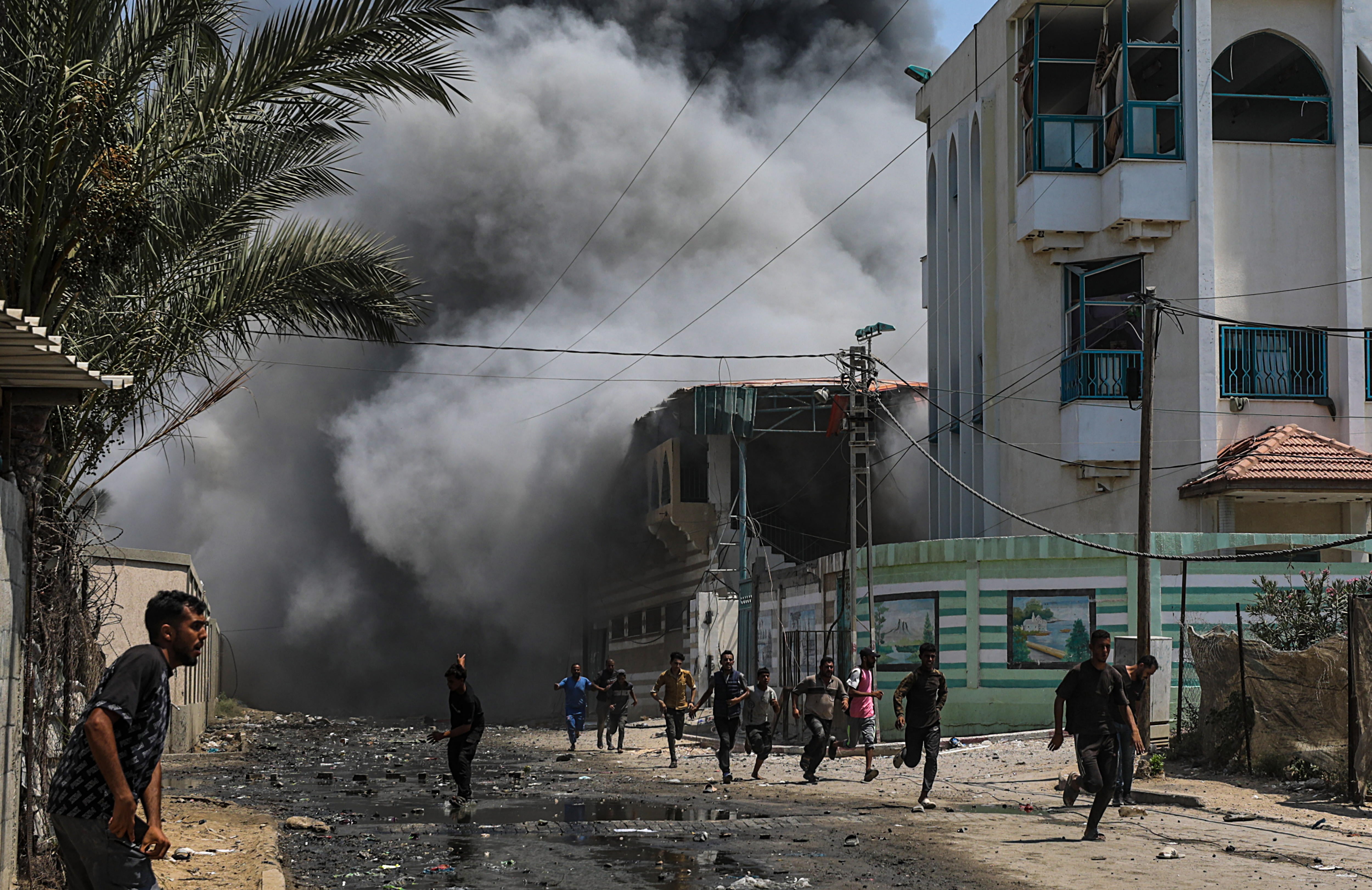 Un nuevo bombardeo israelí sobre una escuela de Gaza causa una treintena de muertos 