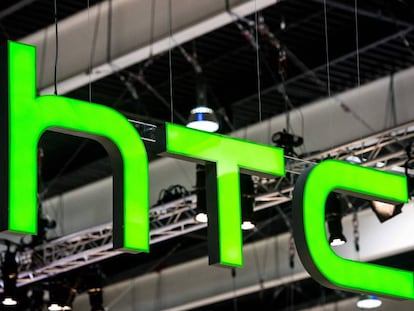 Logo de la empresa HTC. 
