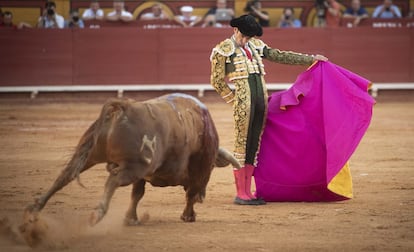 José Tomás, por gaoneras este viernes, la tarde de su reaparición.