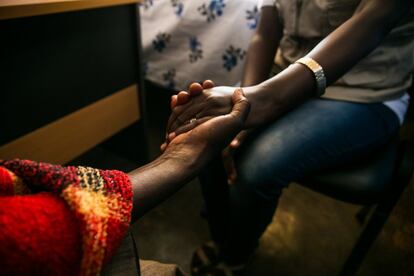 La violencia sexual contra mujeres y niñas en Burundi representa un problema grave de salud pública y es un concepto aún poco explorado en las comunidades. La violencia de género que afecta a mujeres y niñas en todo el país incluye la violación, el matrimonio infantil, la violencia doméstica o de pareja, la privación de la herencia o propiedad, el aborto selectivo por sexo y el tráfico sexual.