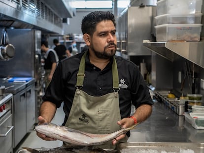 El chef Erik Guerrero en su restaurante Namik en el Puerto de Veracruz el día 09 de julio de 2022. Erik Guerrero ha creado la empresa Nuestra Pesca en la que promueve la pesca silvestre como un método de consumo responsable en el mar mexicano. 