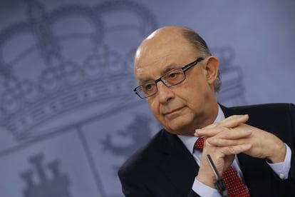 Acting Finance Minister Cristóbal Montoro is ready to take corrective action against the regions.