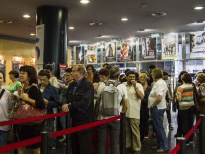 Colas en unas salas de Barcelona en octubre de 2019 en una Fiesta del Cine.