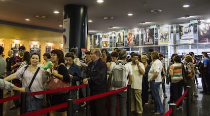 Colas en los cines Renoir de Barcelona el pasado 22 de octubre, d&iacute;a de la Fiesta del Cine.