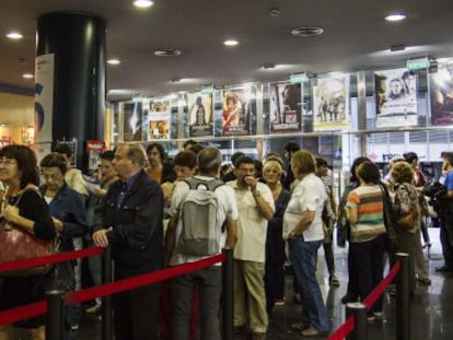 Colas en los cines Renoir de Barcelona el pasado 22 de octubre, d&iacute;a de la Fiesta del Cine.