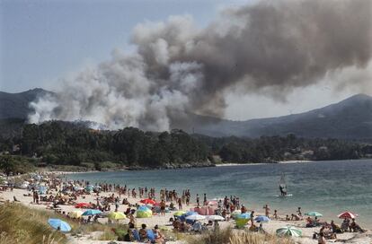 La Consejería de Medio Rural de Galicia declaró este martes controlado el incendio de la localidad gallega de Porto do Son, que se originó el pasado sábado. Por ahora, la estimación de superficie afectada es de 24 hectáreas.