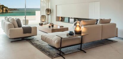 Sofá SOFT DREAM, de la firma de diseño Flexform, en el proyecto de Terraza Balear - Diseño de interiores y muebles.