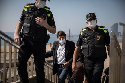 Albert Batlle visitando la Unidad de Playas de la Guardia Urbana