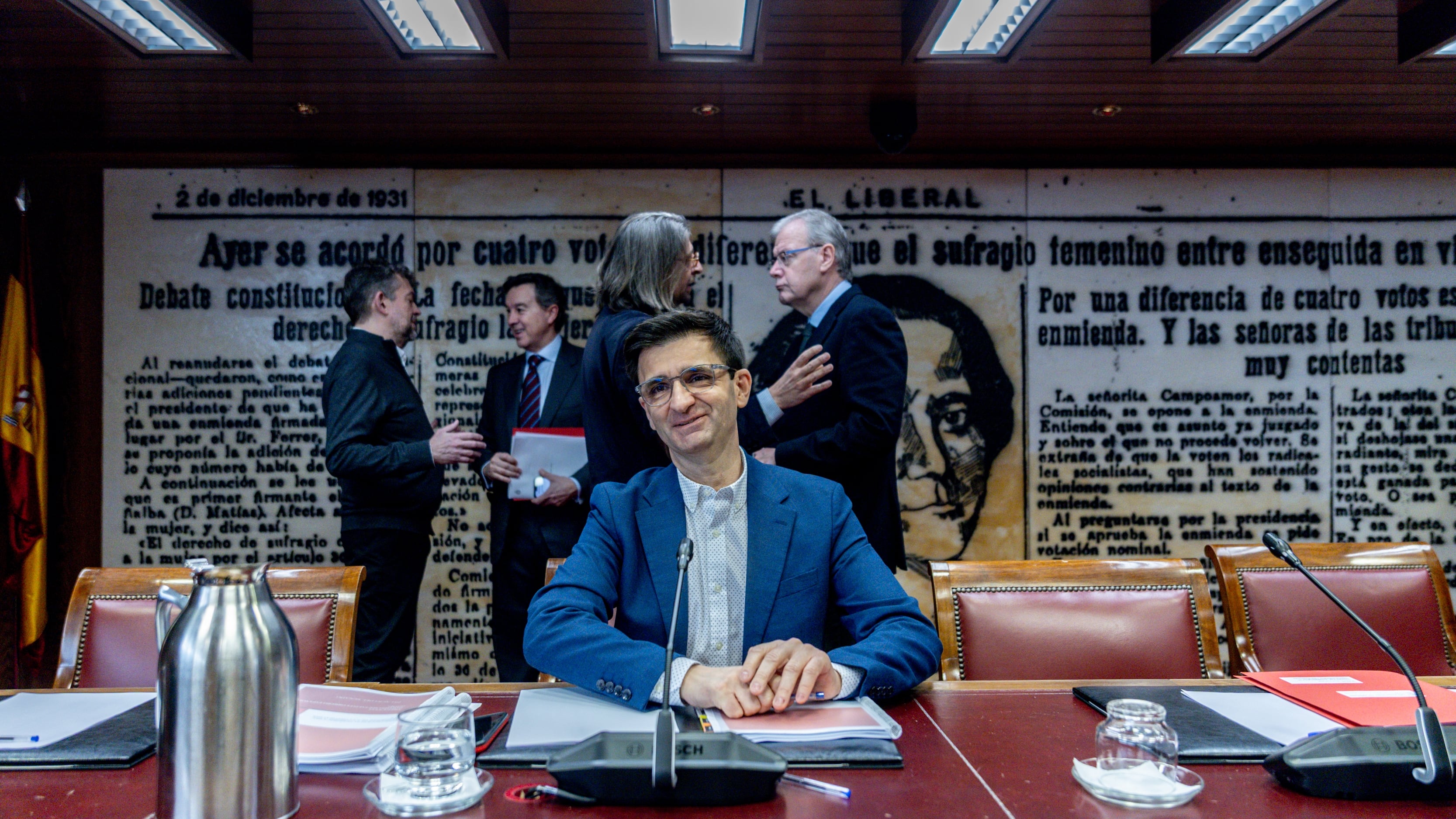 Vox amenaza con echar “si hace falta a patadas” al presidente de RTVE