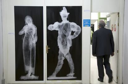 Dos radiografías de obras de arte en el Instituto del Patriomonio Cultural de España, en Madrid. Todas las obras que pasan por este centro son sometidas a pruebas y análisis antes de empezar la restauración.