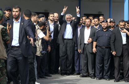 El primer ministro de Hamás, Ismael Haniyeh, celebra la liberación de los 477 presos palestinos, canjeados por el soldado israelí Shalit.