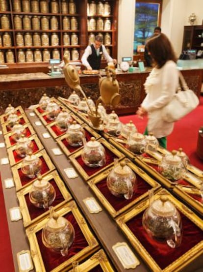 Variedades de té en la tienda Fortnum and Mason, en Londres.