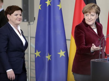 La canciller Merkel y la primera ministra Beata Szydlo.