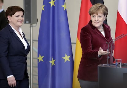 La canciller Merkel y la primera ministra Beata Szydlo.