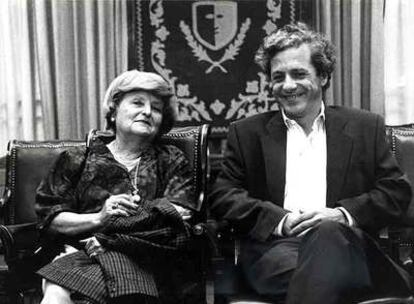 Josefina Reverte y su hijo Jorge M. Reverte.