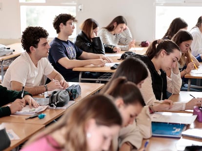 Una clase en el instituto San Vicent Ferrer de Algemesí (Valencia), en marzo.