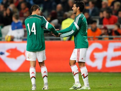 Hern&aacute;ndez y Vela durante un partido en 2014