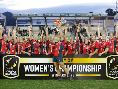 Las jugadoras de la selección española de rugby tras ganar su décimo Campeonato de Europa, séptimo consecutivo, en Alicante el 25 de febrero.