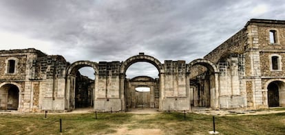 Una referència a l’Empordà, el castell de Figueres, qu surt als seus textos.