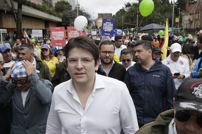 El senador de la oposición Miguel Uribe (en primer plano) en Bogotá (Colombia), el 23 de noviembre de 2024.