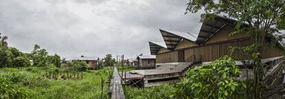 Institución Educativa Embera Atrato Medio, en los bosques colombianos de Antioquía, obra de plan:b arquitectos