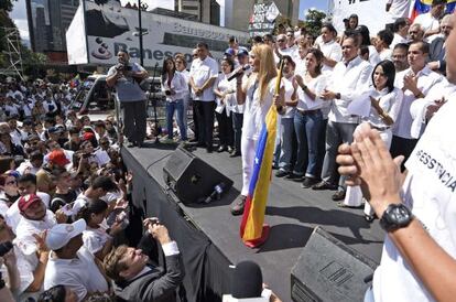 La esposa de López, Lilian Tintori en el homenaje a su marido.