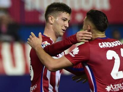 VIetto celebra su gol con Carrasco.