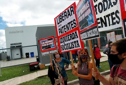 Protestas frente al laboratorio mAbxience para exigir su expropiación, Buenos Aires, Argentina, el 29 de marzo de 2021.