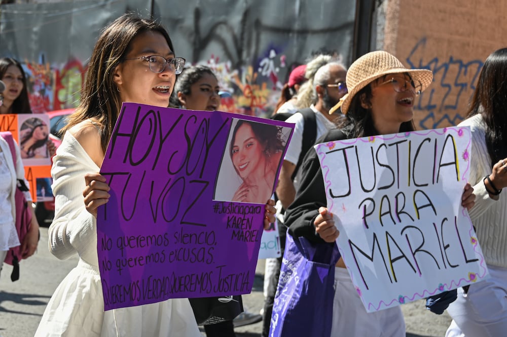 Familias de víctimas de feminicidio protestan contra la Fiscalía de ...