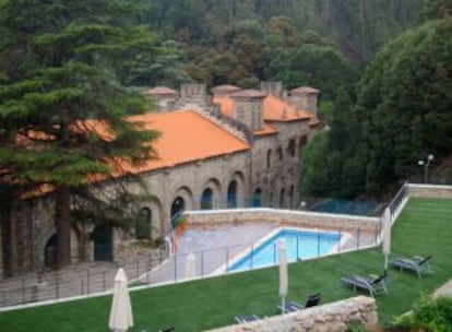 Piscina del hotel Pesquería del Tambre, en Noia.