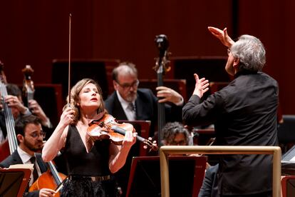 Antonio Pappano dirige a la violinista solista Lisa Batiashvili el 9 de noviembre en Roma.