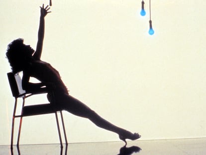 Una de las secuencias de baile más recordadas de 'Flashdance', aquella en la que la protagonista es regada por litros de agua sobre el escenario.
